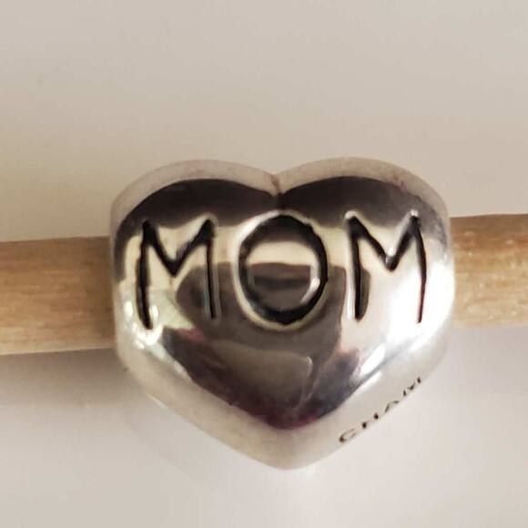Chamilia Sterling Silver MOM‎ Heart Charm Fits Popular Bracelet Mothers Day Gift - Picture 2 of 3